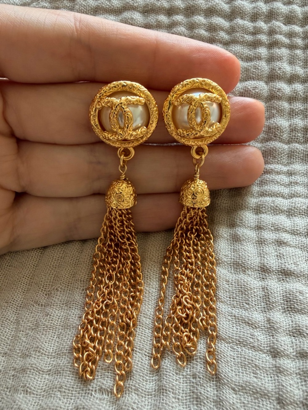 ✨CHANEL Gold-Tone Pearl Center Tassel Drop Earrings✨